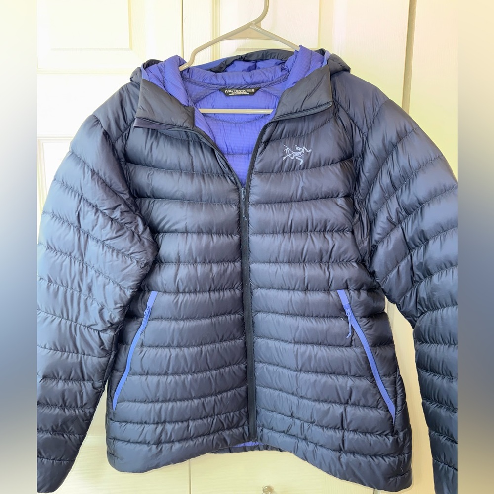 Arcteryx Women’s Cerium Hoody Down Coat, beautiful Navy blue.